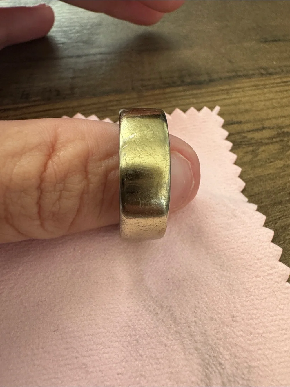 EUC Oura ring, size 9.